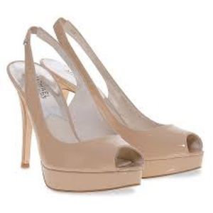 Michael Kors York sling back nude patent leather peep toe pump in size 10M.